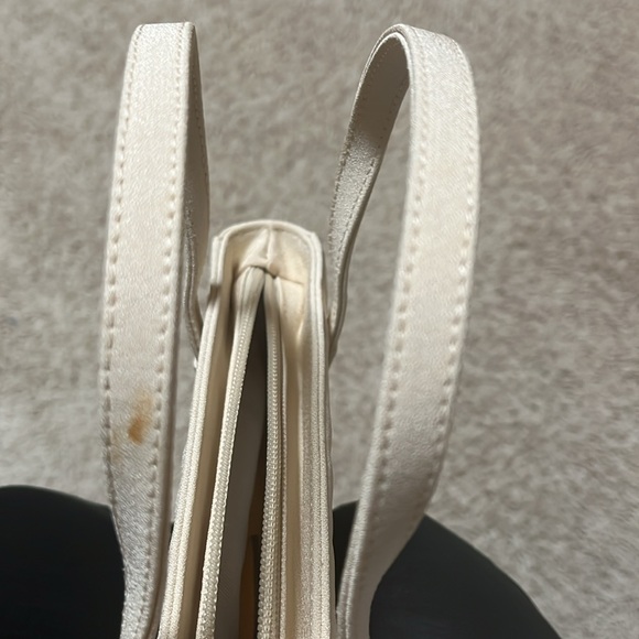 Paloma Picasso good used condition small ivory bag comes with dust bag - Picture 7 of 8